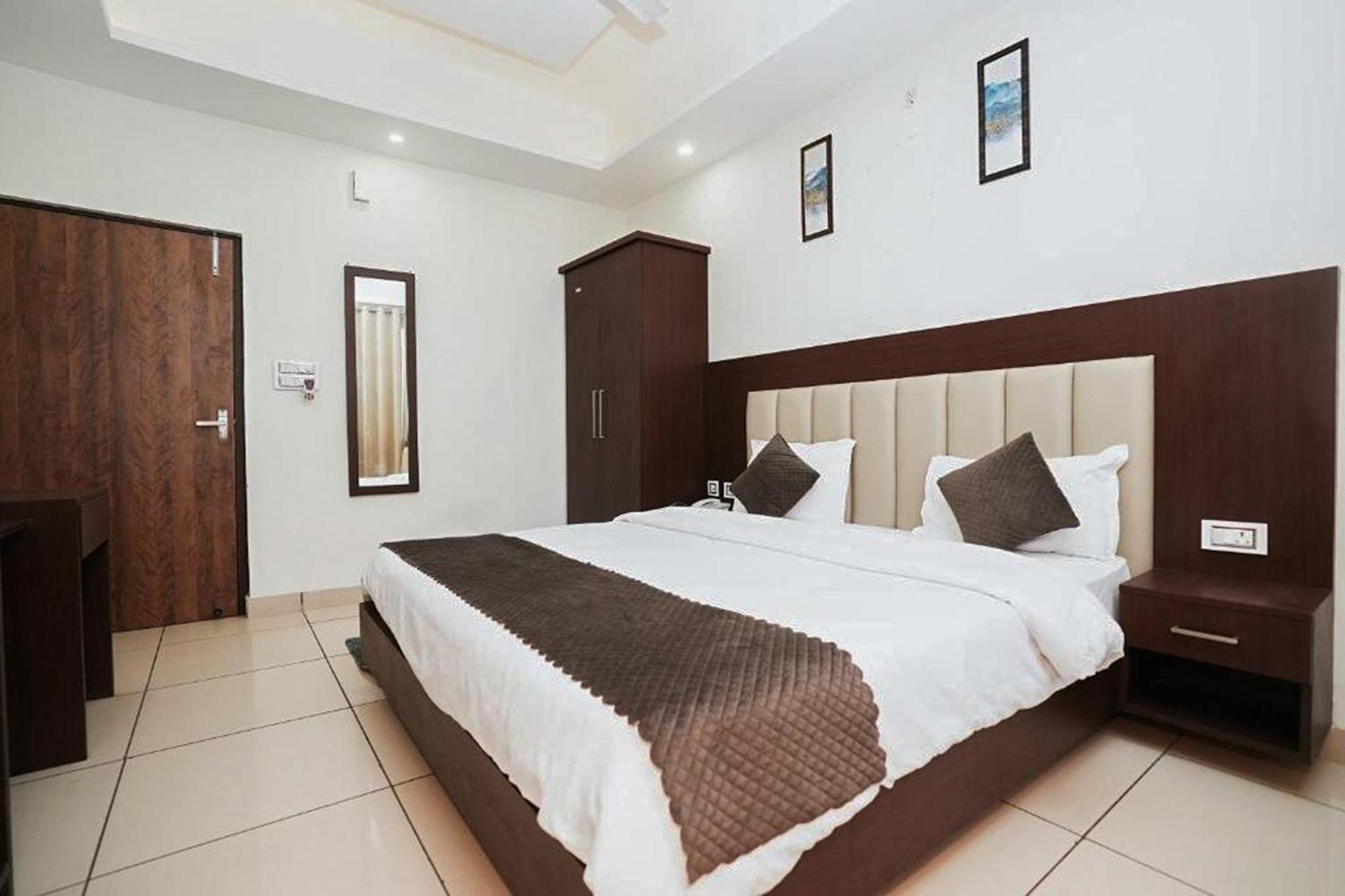 Hotel The 7 Seas Risikés Kültér fotó